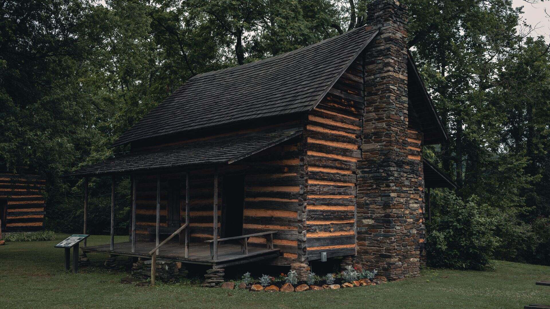 A log cabin in the green Tennessee woods